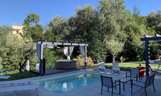 La Gaude Apartamento | Tiny House with indoor pool and bubble spa for year-round rental