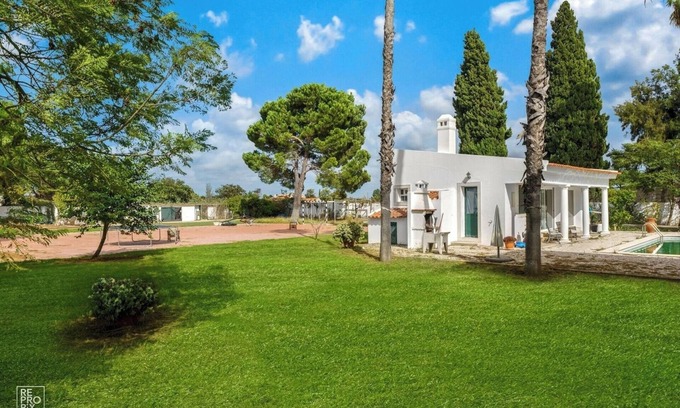 Palmela Casa | Casa con piscina en Pinhal Novo by Hostlovers