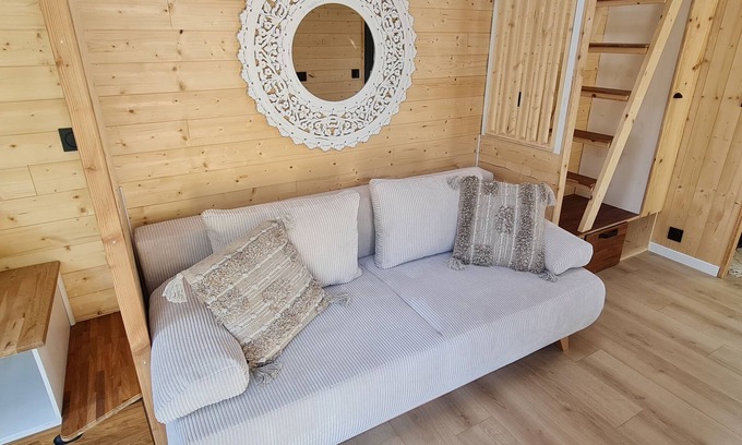 Peypin Cama Y Desayuno | Tiny house with private terrace and heated pool access