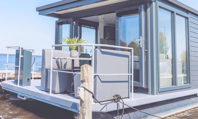 Municipality of Uitgeest Alquiler De Eote | Nice tiny houseboat on the Uitgeestermeer