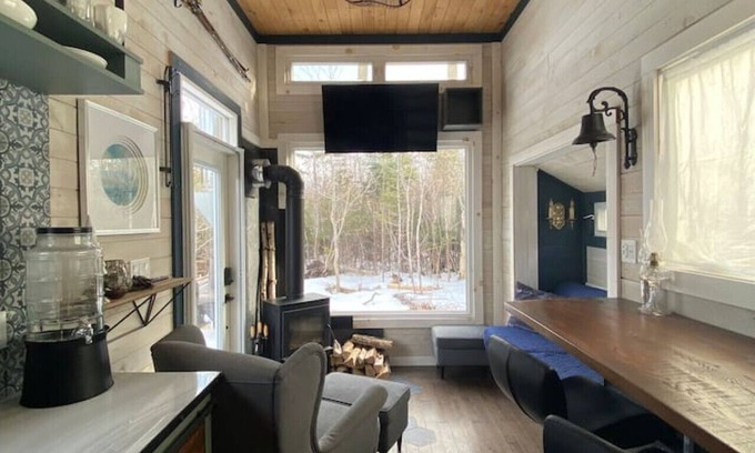 Halifax County Casa | Tiny in the Sticks : Ostrea Lake Tiny House
