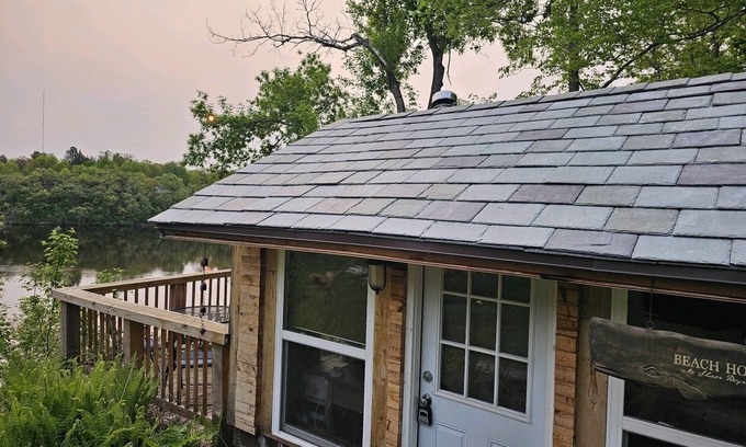 St. Cloud Cabina | Tiny rustic home next to the Mississippi