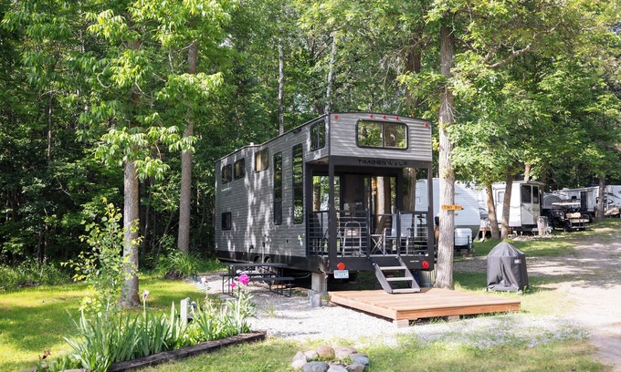 Nevis Casa | Tiny RV Escape with Stunning Lake Views, AC, WiFi