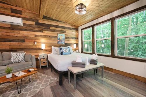 Bynum Apartamento | Tiny Tarheel Cozy Retreat Near UNC Tiny House