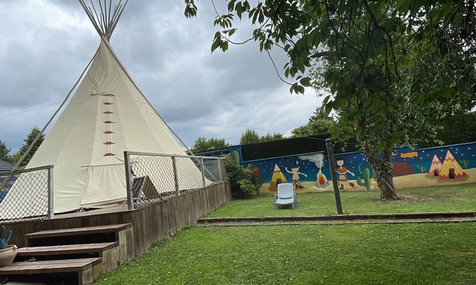 Ecurie Cabina | Tipi sleeps 8 - bathroom wc and private garden