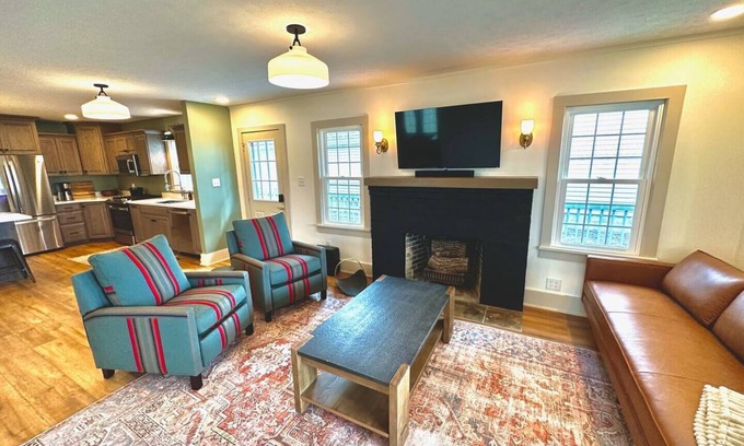 Leesburg Cabaña | Tippecanoe Lakefront Classic Cottage