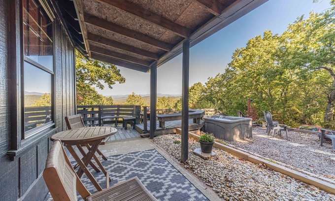 Clarkesville Cabina | Tippy Top Retreat | Secluded Mountain View Cabin with Hot Tub, Decks, Games
