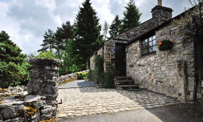 Kendal Cabaña | TIPSY GIN COTTAGE, romantic, with open fire in Crosthwaite