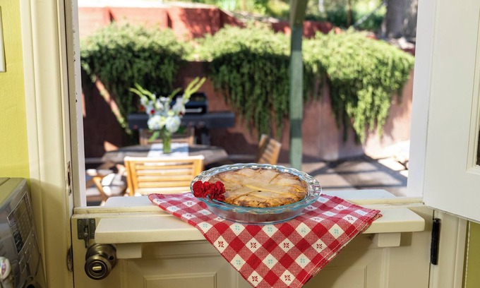 Paso Robles Cabaña | Tipsyon12th |Walk2DT| Pet friendly