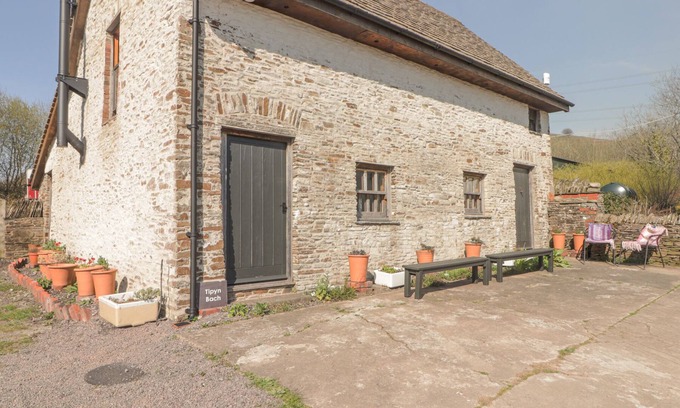 Bedwas Trethomas & Machen Casa | TIPYN BACH, pet friendly, character holiday cottage in Bedwas