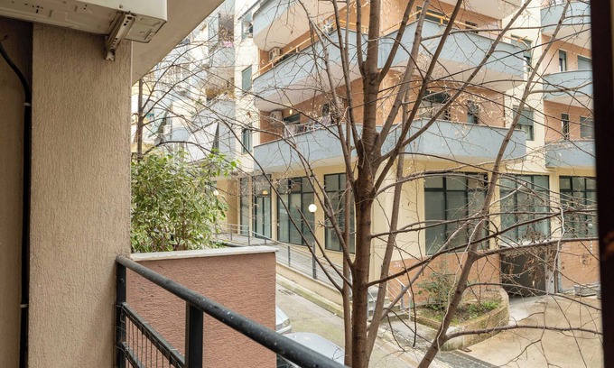 Tirana Apartamento | Tirent Apartment - Spacious 2-Bedroom Stay Near Liqeni i Thatë