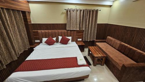 Siliguri Hotel | Tirupati Lodge NJP