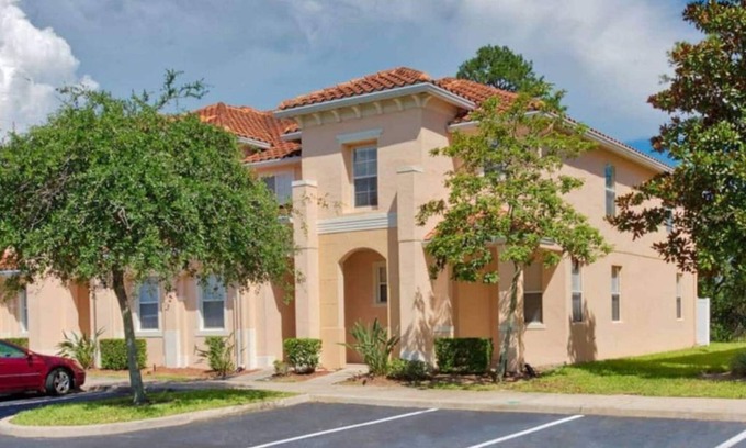 Crestwynd Bay Casa | Tito's Beachy Townhouse, 1.5 miles from Disney