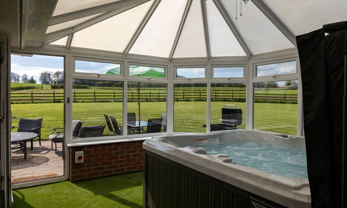 Stafford Cabaña | Tixall Manor Farm
