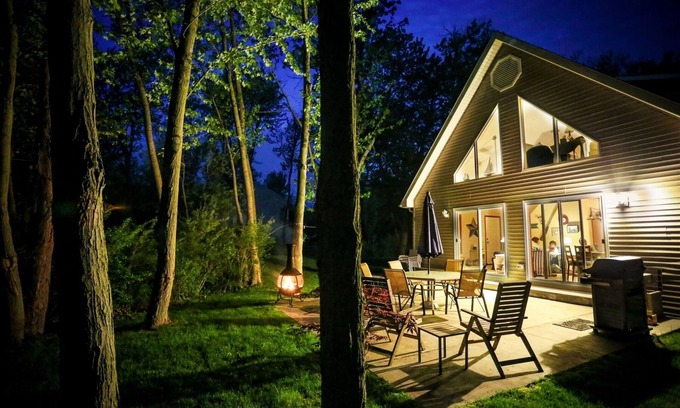 Miami Park Casa | TLC By The Lake | Peaceful Nature Cottage | Private Beach Access | Pet-friendly