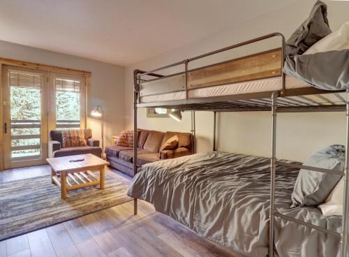 Copper Mountain Village Hotel | TM225A Tucker Mtn Lodge Hotel Room