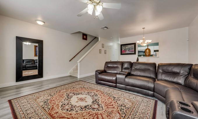 Astrodome Casa | ⭐️⭐️⭐️⭐️⭐️TMC Home of Art Classic❤️2 KING Suites✔️2 🚙Garage♻️🎗