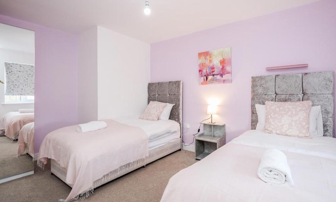 Stanford-le-Hope Apartamento | TMS Cheerful 5BDR house! Thurrock! Free Parking!