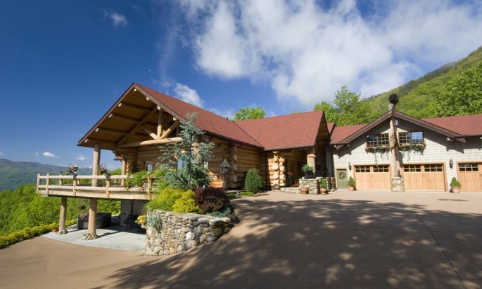 Butler Cabina | TN Mountain Lodge: sleeps 22+ lake, hikes, hot tub, Sauna