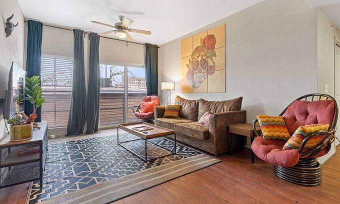 North Loop Condominio | TNC 205 luckey · Beautiful 4 Bedroom Condo, GREAT location!