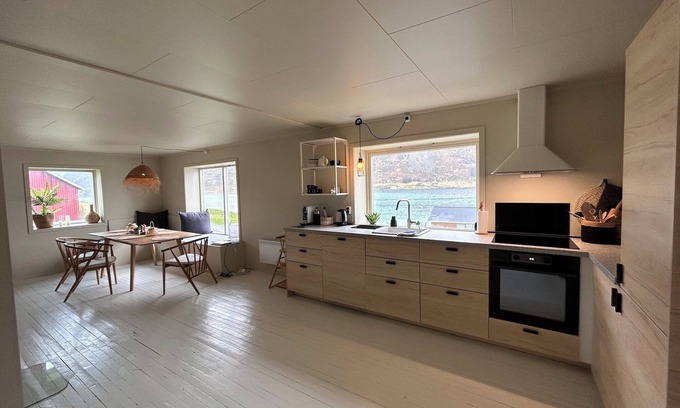 Flakstad Casa | tnCasa Lofoten privat and quiet with beach