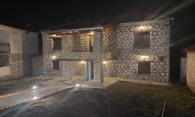 Diava Casa | TO SPITI TOU PALIKARA