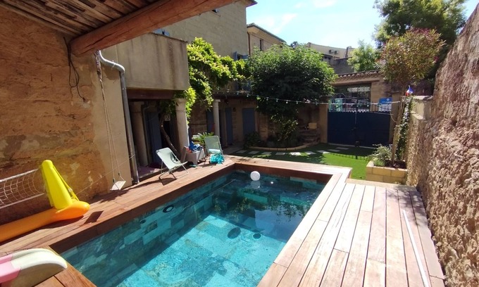 Saint-Quentin-la-Poterie Casa | To the delight of young and old.
