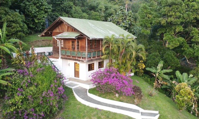 Castara Apartamento | Toad Heights, Castara, Tobago stunning rainforest/ocean views 5 mins from beach.