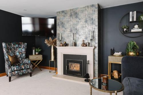 Hillhall Casa | Tobela House, Sleeps 10, Ultra Luxury
