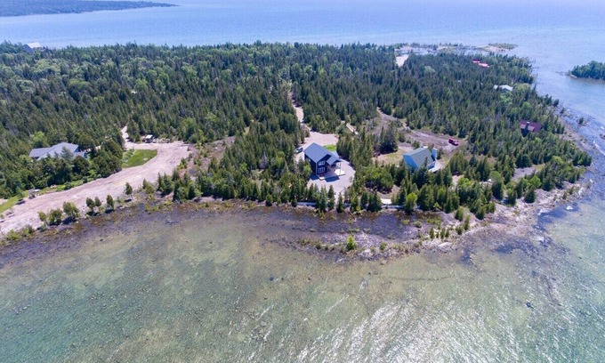 Northern Bruce Peninsula Cabaña | Tobermory Modern Waterfront Escape w/ kayaks!