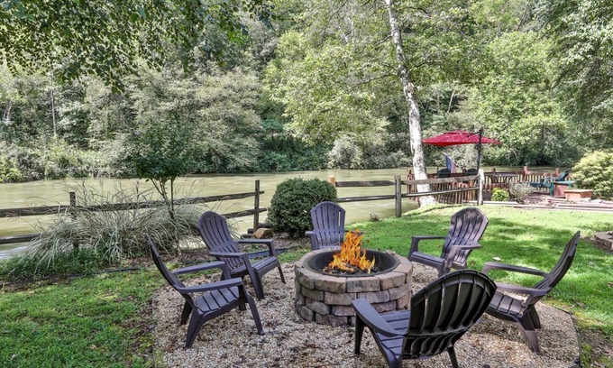 Mineral Bluff Cabina | Toccoa River Lodge | Mineral Bluff, Ga
