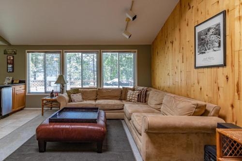 Bass Lake Casa | Todds Lakefront House