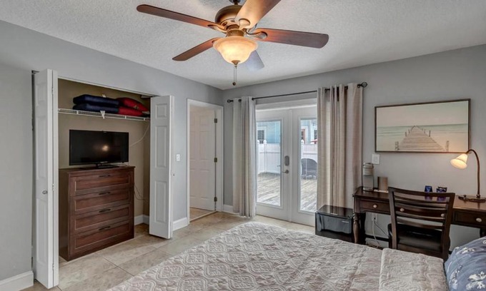 Jacksonville Beach Casa | Toes in the Sand
