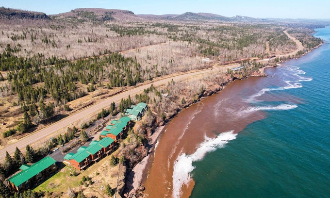 Tofte Apartamento | Tofte Tranquility: Lakefront Townhome w/ Balcony!
