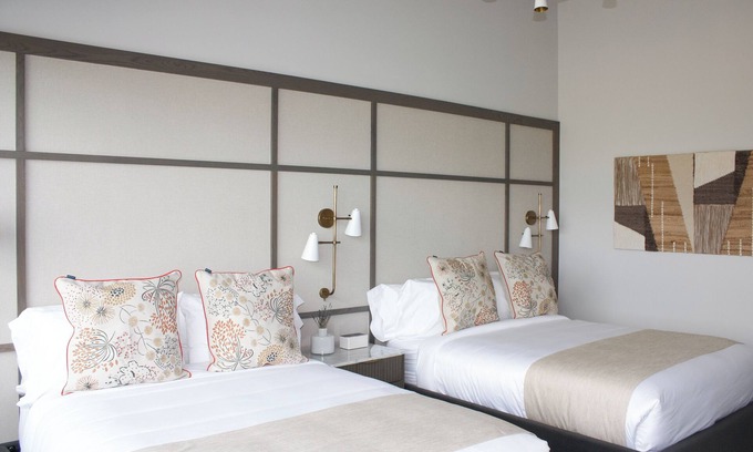 Cumming Apartamento | Toile & Bubble Orange and Clove Suite