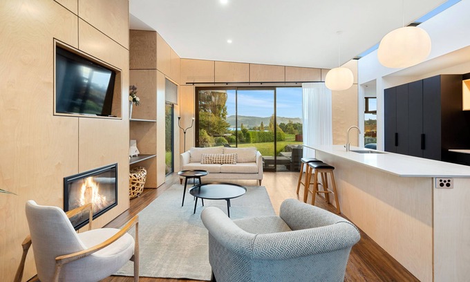 Hamurana Villa | Toka Ridge Lake View, Lux Villa 2bd2bth w/ HotTub