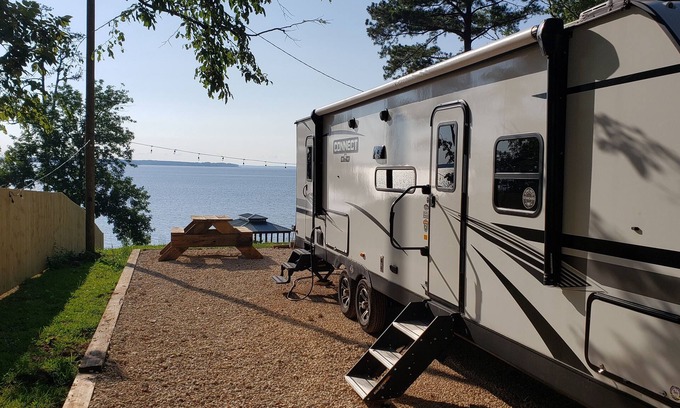 Negreet Casa | Toledo Bend Lakefront RV Slot with 34ft Camper and Beautiful Sunset Views
