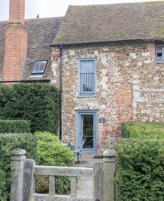Saint Osyth Cabina | Toll Barn, St Osyth Priory