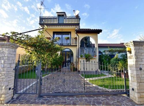 Umag Apartamento | Tolles Appartement in Umag mit Grill, Terrasse und Garten