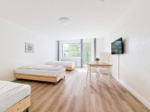 Heiligenhaus Apartamento | Tolstov Apartments - Monteurwohnungen - 3 Schlafzimmer - Küche - Balkon - Waschmaschine - 25 Min zur Messe DUS