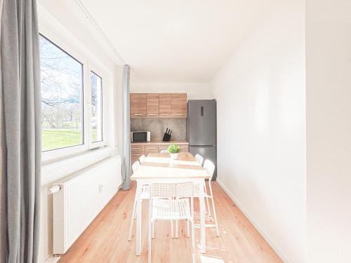 Heiligenhaus Apartamento | Tolstov Apartments - Monteurwohnung - 3 Schlafzimmer - Esszimmer - Küche - Waschmaschine - 25 Min zur Messe DUS