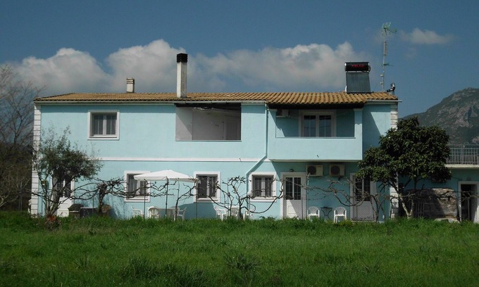 Doukades Apartamento | Tom's House 3 - ¡Casa familiar tranquila entre Paleokastritsa n Dassia n Ipsos!