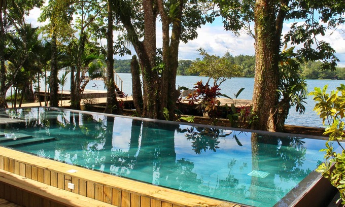Livingston Casa | Tom's Paradise: River Front View, piscina privada + WiFi gratis