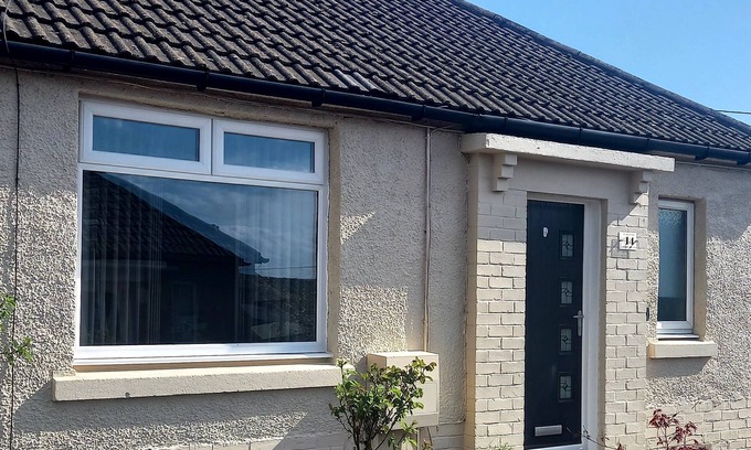 Kirkcudbright Cabaña | Tom's Place - a bungalow that sleeps 4 guests in 2 bedrooms