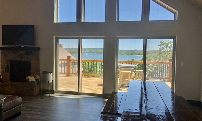 Lampe Cabina | Tomahawk Lodge Wheelchair Friendly w/Bluff View Near Branson! Pickleball Court