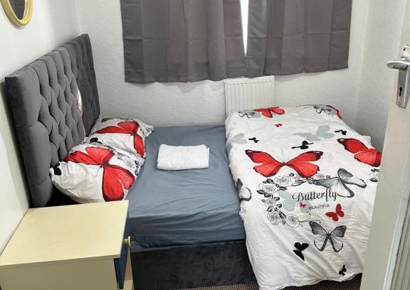 Greenwich Apartamento | Tomla Inn-3 Beds House - 6 people sleeps-Greenwich Holiday Short Let