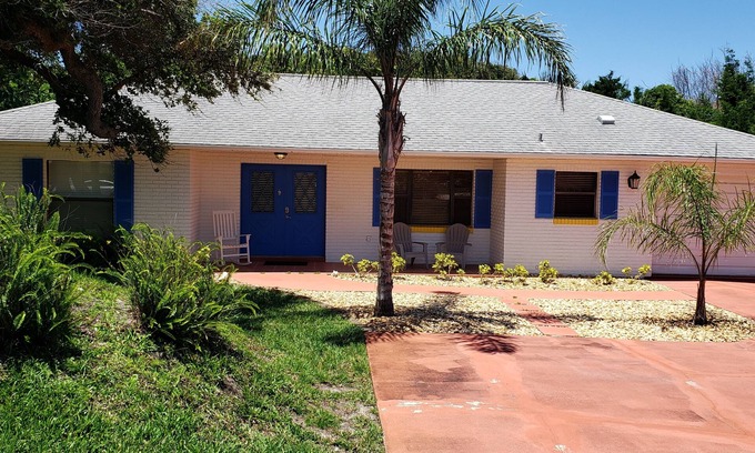 New Smyrna Beach Casa | Tommy Bahama Lifestyle Beach House. ¡Solo 212 pasos hacia la playa! ¡Mascota amigable!