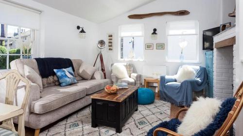 Mousehole Casa | Toms Harbour Light cosy cottage