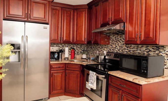 Queens Casa | Tonel Paradise 1BR-1BTH with hot tub