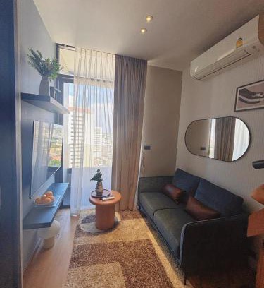 Ekkamai Apartamento | Tonglor Ekkamai Sky Pool & Gym 1BR Free Airport Pick Up